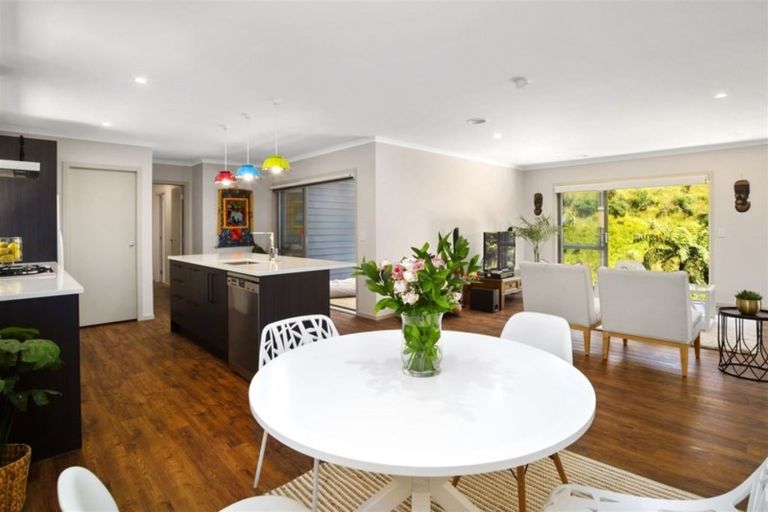 Photo of property in 7 Hull Place, Whitby, Porirua, 5024