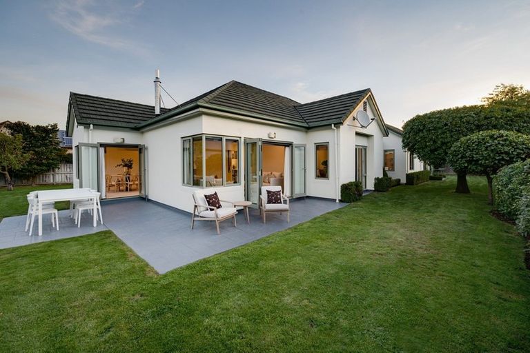 Photo of property in 2 Pearl Lane, Arrowtown, 9302