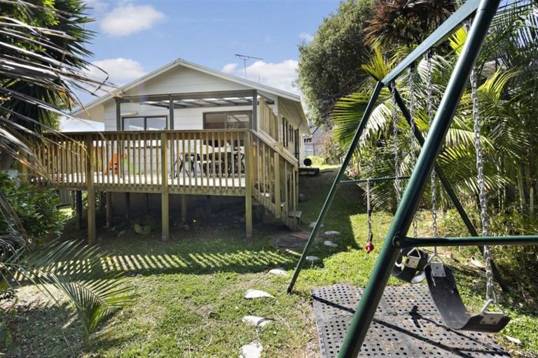 Photo of property in 2/48 Nor'east, Northcross, Auckland, 0632