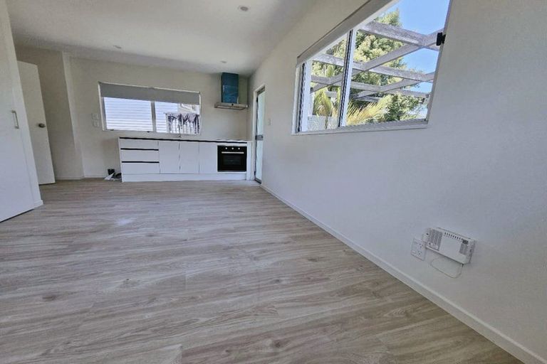 Photo of property in 69a Farquhar Road, Glendene, Auckland, 0602