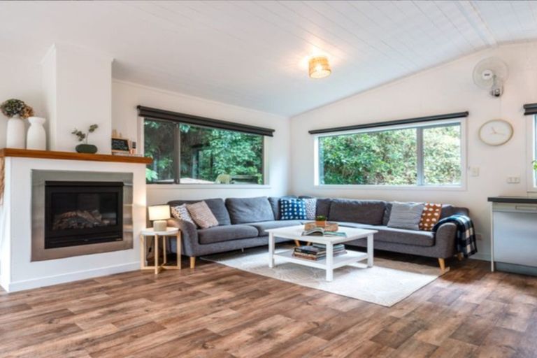 Photo of property in 17 Glen Brook Road, Omiha, Waiheke Island, 1081