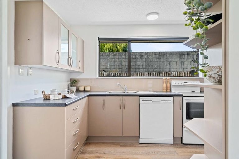 Photo of property in 2/302a Ilam Road, Burnside, Christchurch, 8053