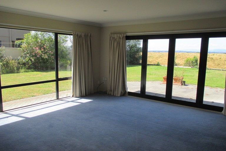 Photo of property in 35 Ruapehu Drive, Fitzherbert, Palmerston North, 4410