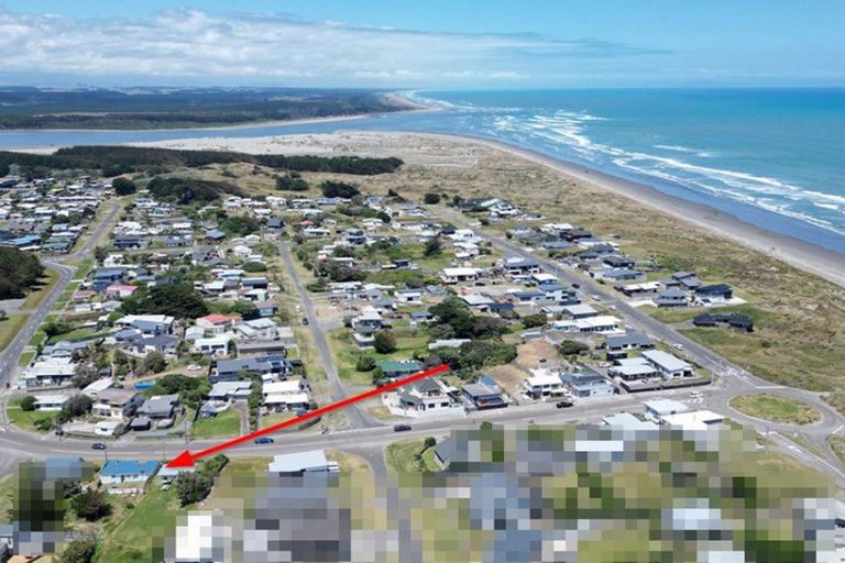 Photo of property in 7 Ocean Beach Street, Foxton Beach, Foxton, 4815