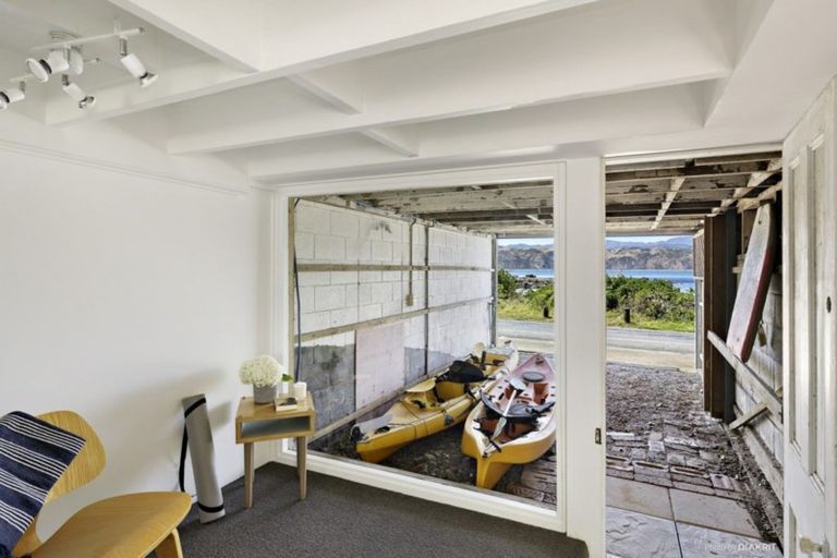 Photo of property in 107 Breaker Bay Road, Breaker Bay, Wellington, 6022