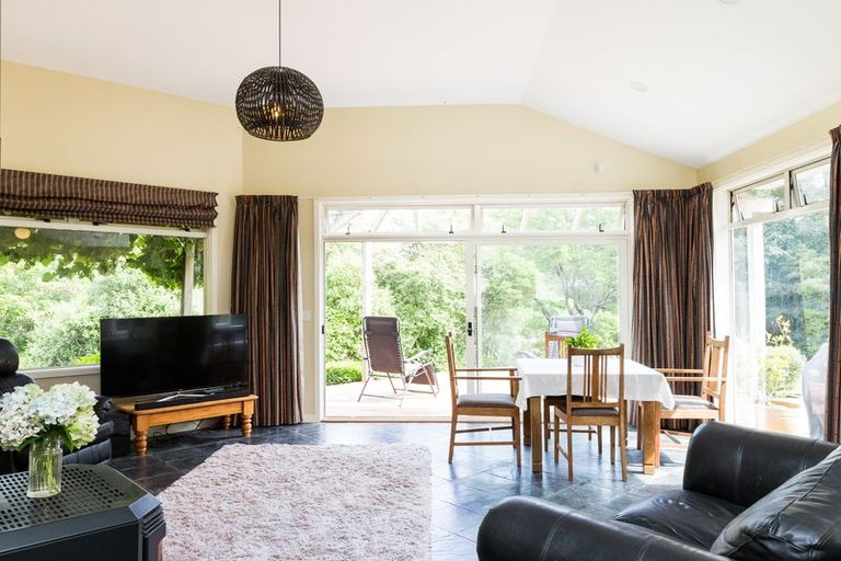 Photo of property in 6 Polson Hill Drive, Aokautere, Palmerston North, 4471