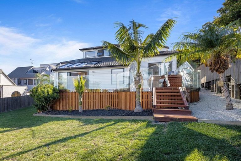 Photo of property in 4 Calypso Place, Rothesay Bay, Auckland, 0630