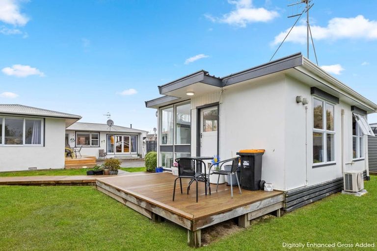 Photo of property in 33 Sutherland Crescent, Westbrook, Palmerston North, 4412