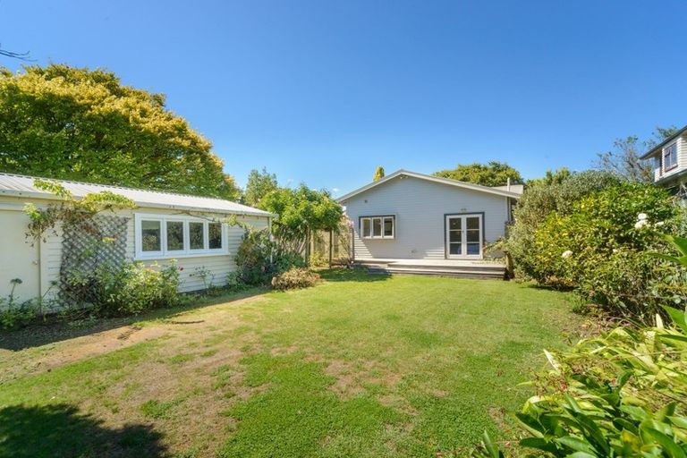 Photo of property in 35 Florence Avenue, Palmerston North, 4414