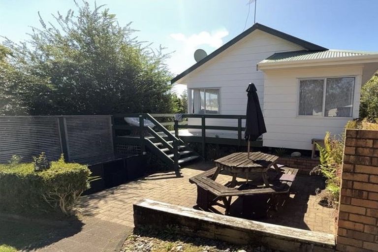 Photo of property in 8 Kahikatea Place, Ranui, Auckland, 0612