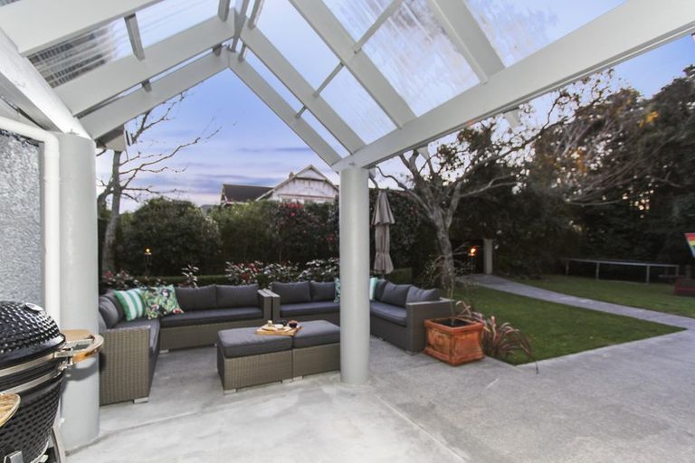 Photo of property in 32 Barrett Street, Westown, New Plymouth, 4310