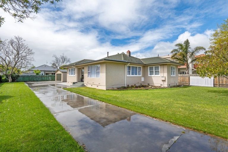 Photo of property in 102 Charlotte Crescent, Mayfair, Hastings, 4122