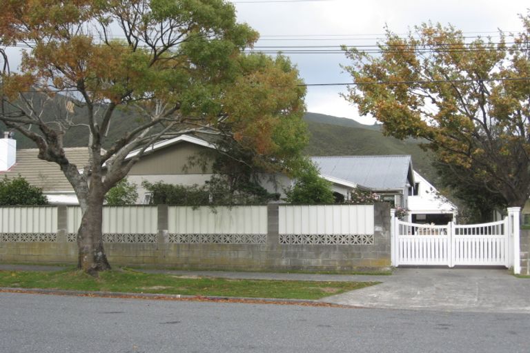 Photo of property in 118 Kowhai Street, Naenae, Lower Hutt, 5011