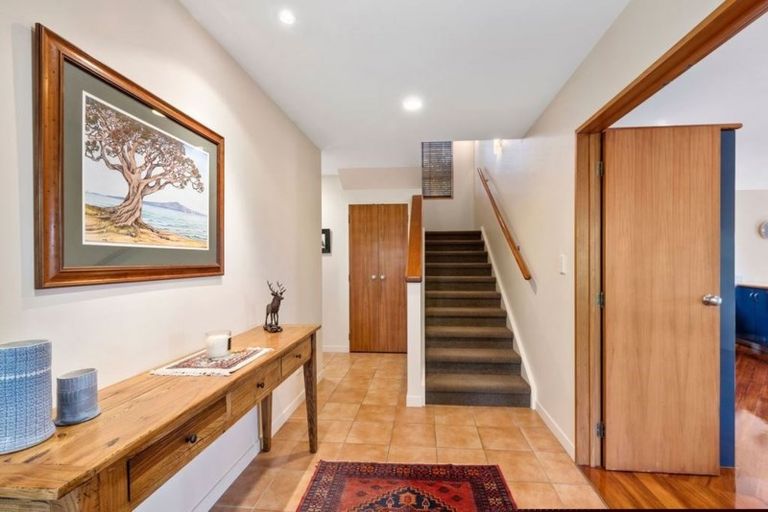 Photo of property in 18 Beulah Avenue, Rothesay Bay, Auckland, 0630