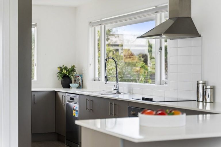Photo of property in 81a Stanley Point Road, Stanley Point, Auckland, 0624