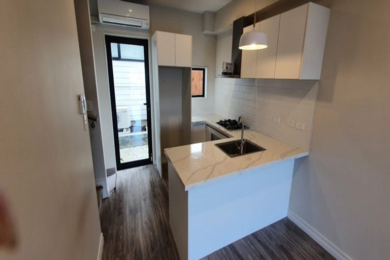 Photo of property in 2/6 Hepburn Road, Glendene, Auckland, 0602