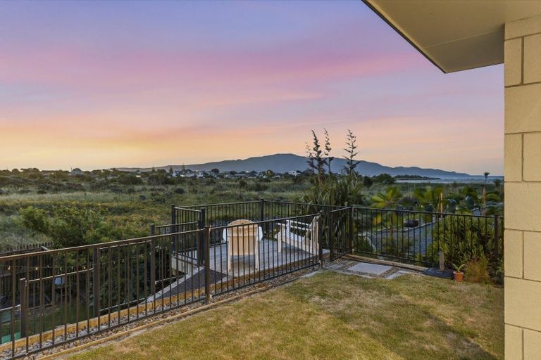 Photo of property in 19 Taranui Way, Paraparaumu Beach, Paraparaumu, 5032