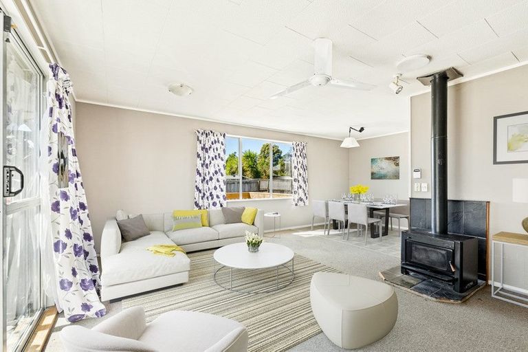 Photo of property in 56 Lavelle Road, Henderson, Auckland, 0612