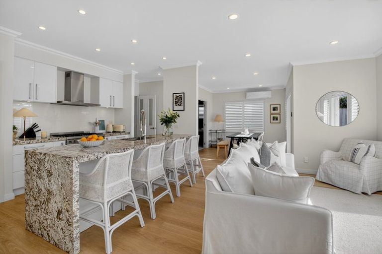 Photo of property in 27 St Michaels Avenue, Point Chevalier, Auckland, 1022