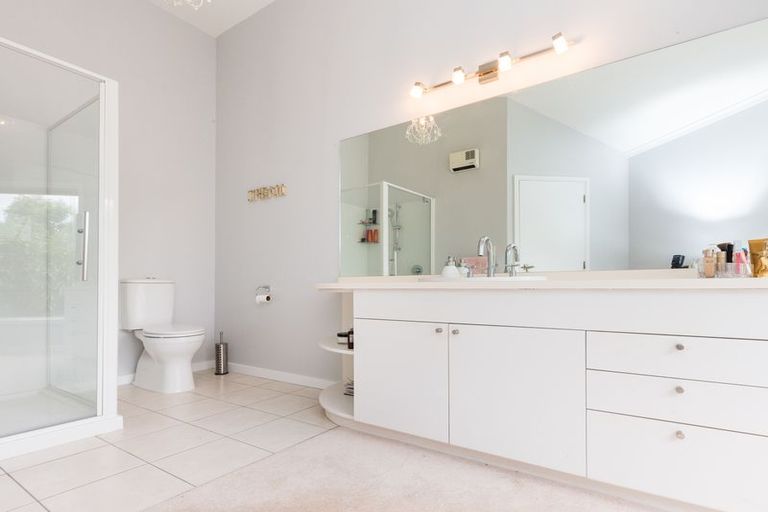 Photo of property in 6 Polson Hill Drive, Aokautere, Palmerston North, 4471