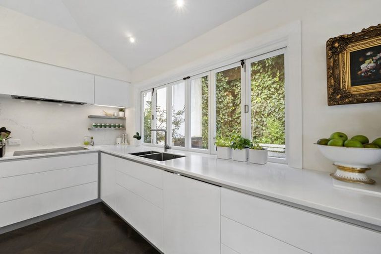 Photo of property in 44 Mcfarlane Street, Mount Victoria, Wellington, 6011