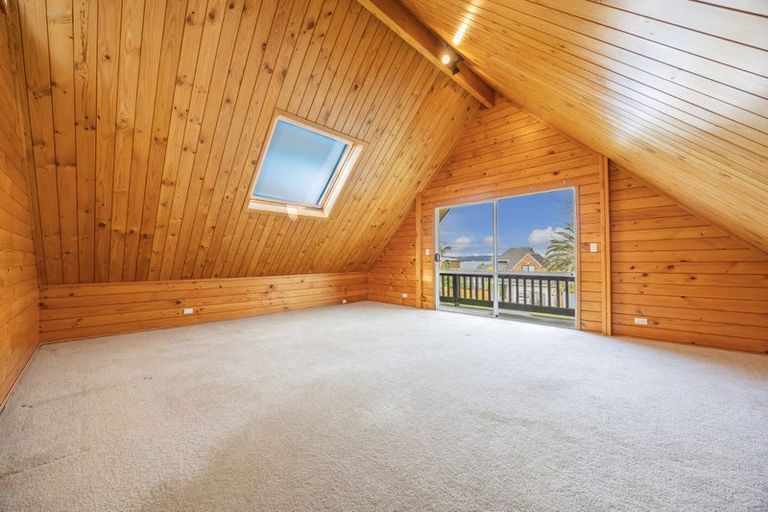 Photo of property in 93 Wiseley Road, West Harbour, Auckland, 0618