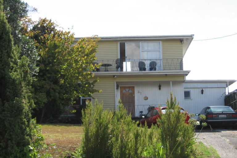 Photo of property in 61 Cliff View Drive, Green Bay, Auckland, 0604