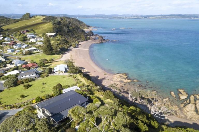 Photo of property in 40 Du Fresne Place, Russell, 0202