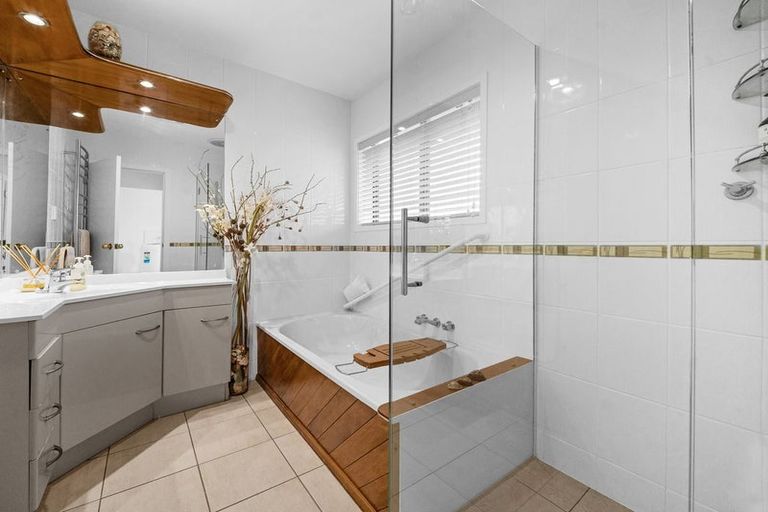Photo of property in 120 Walter Strevens Drive, Conifer Grove, Takanini, 2112