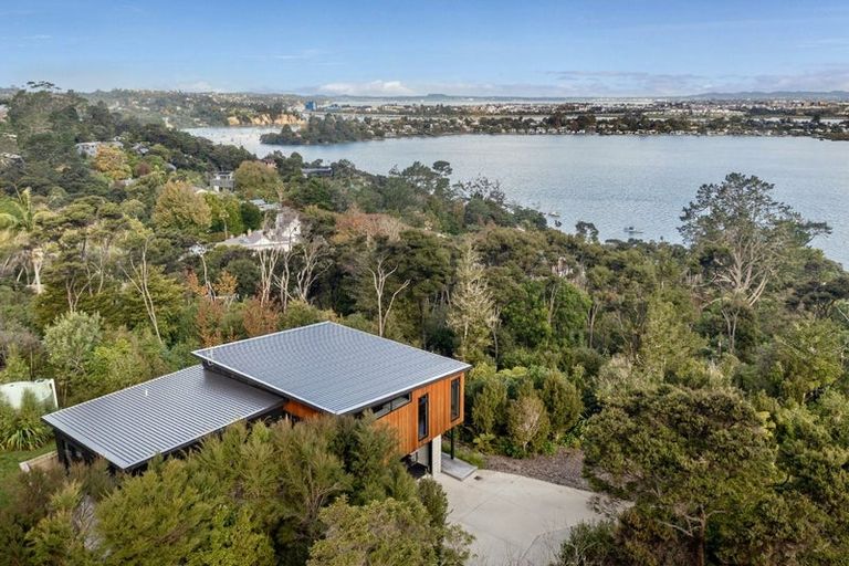 Photo of property in 17 Chatham Avenue, Paremoremo, Auckland, 0632