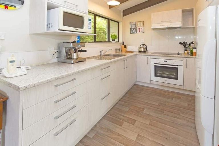 Photo of property in 23 Elliston Crescent, Stanmore Bay, Whangaparaoa, 0932