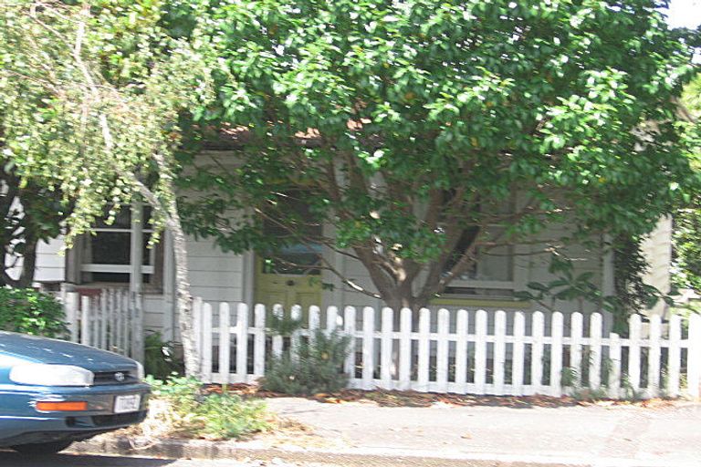 Photo of property in 16 Domain Street, Devonport, Auckland, 0624