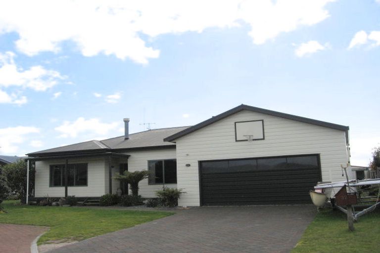 Photo of property in 32 Maesbury Close, Papamoa Beach, Papamoa, 3118