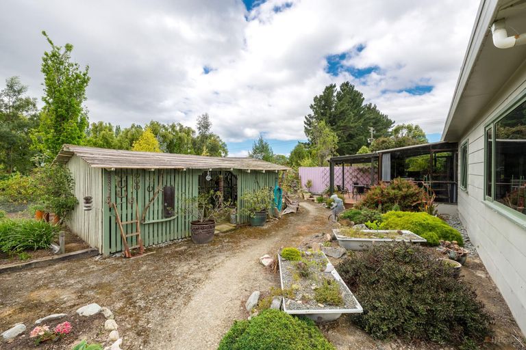 Photo of property in 92 Timaru Road, Waimate, 7924