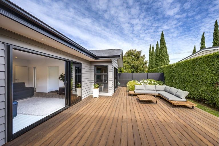 Photo of property in 16 Napier Street, Jervoistown, Napier, 4112