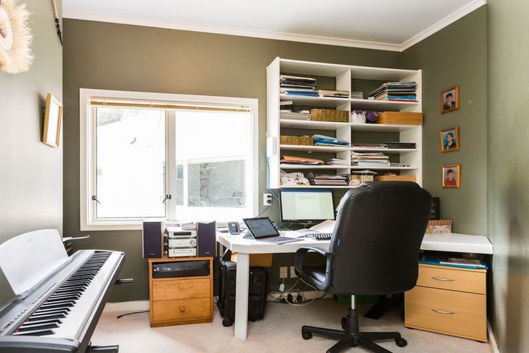 Photo of property in 6 Polson Hill Drive, Aokautere, Palmerston North, 4471