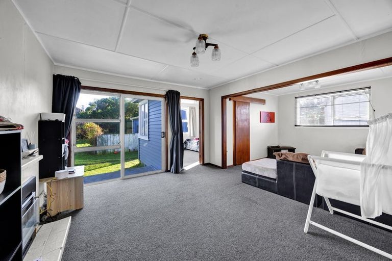 Photo of property in 16 Hadfield Street, Patea, 4520