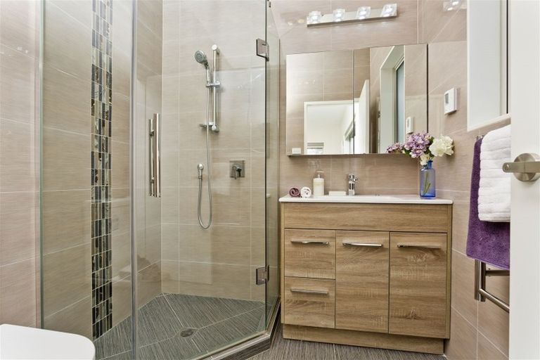 Photo of property in 38a Normandy Place, Henderson, Auckland, 0610