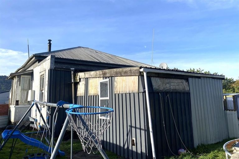 Photo of property in 48 Blake Street, Blaketown, Greymouth, 7805