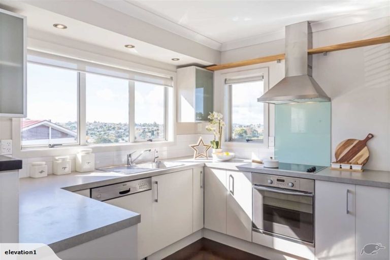 Photo of property in 69 Buscomb Avenue, Henderson, Auckland, 0610