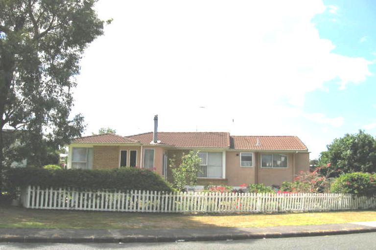 Photo of property in 3 Salamanca Road, Sunnynook, Auckland, 0620