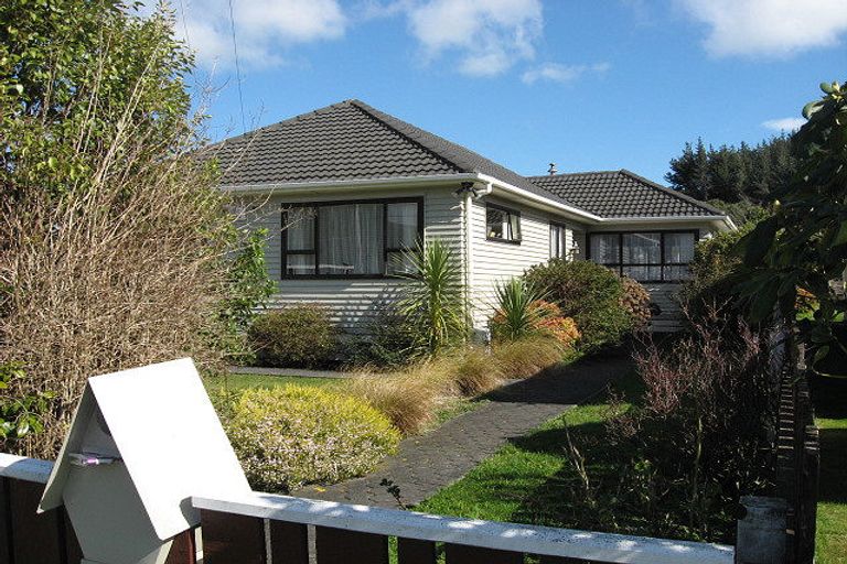 Photo of property in 72 Bledisloe Crescent, Wainuiomata, Lower Hutt, 5014