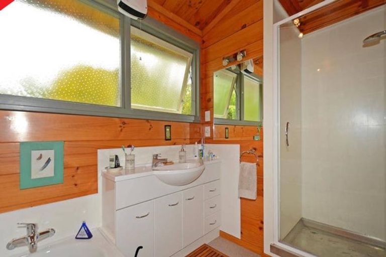 Photo of property in 35 Chatsworth Road, Silverstream, Upper Hutt, 5019