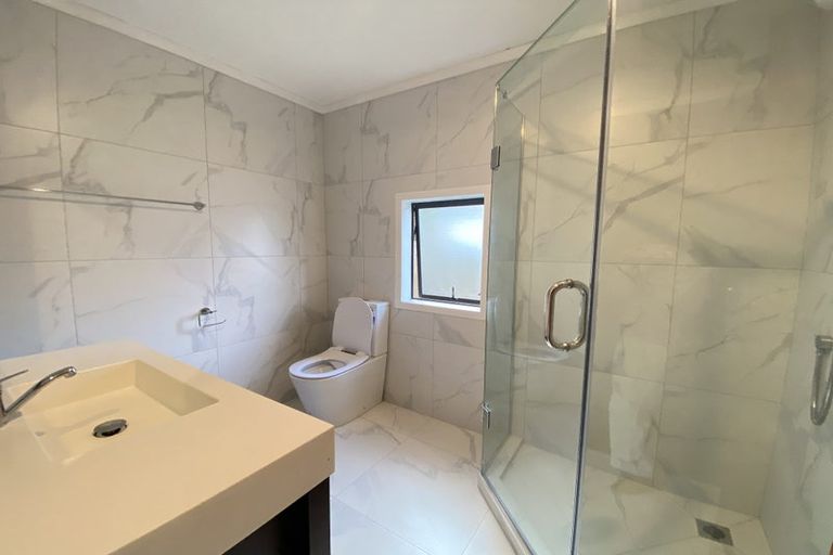 Photo of property in 54 Potter Avenue, Northcote, Auckland, 0627