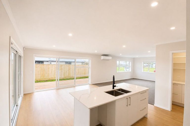 Photo of property in 19 Hawera Avenue, Levin, 5510