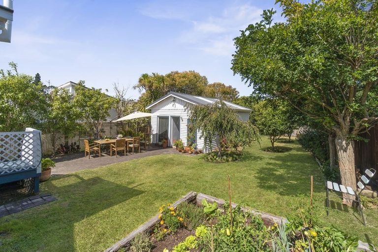 Photo of property in 25 Brandon Road, Glen Eden, Auckland, 0602