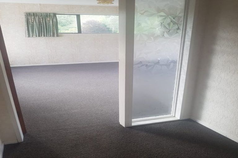 Photo of property in 79 Victory Crescent, Tawa, Wellington, 5028