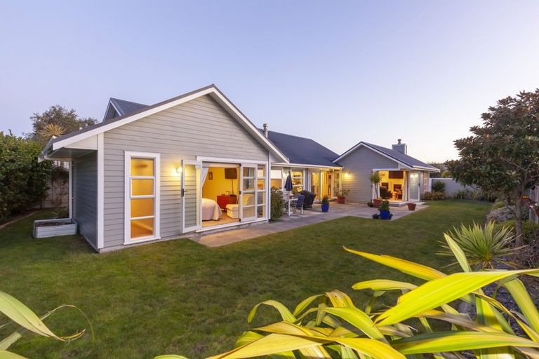 Photo of property in 37 Consort Close, Paraparaumu Beach, Paraparaumu, 5032