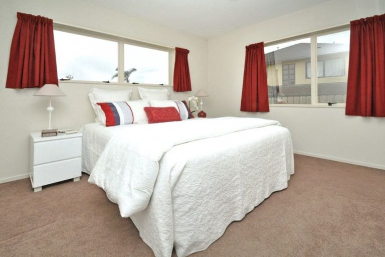 Photo of property in 2/6 Daria Place, Northpark, Auckland, 2013