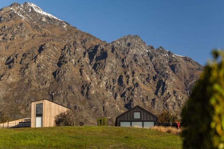 Photo of property in 11 Rannoch Drive, Jacks Point, Queenstown, 9371